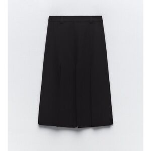 NWOT Zara Elegant Black Women's Skirt (car wash slots) Medium